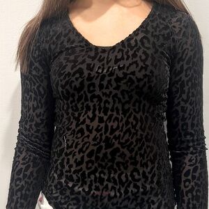 Black leopard print velvet top